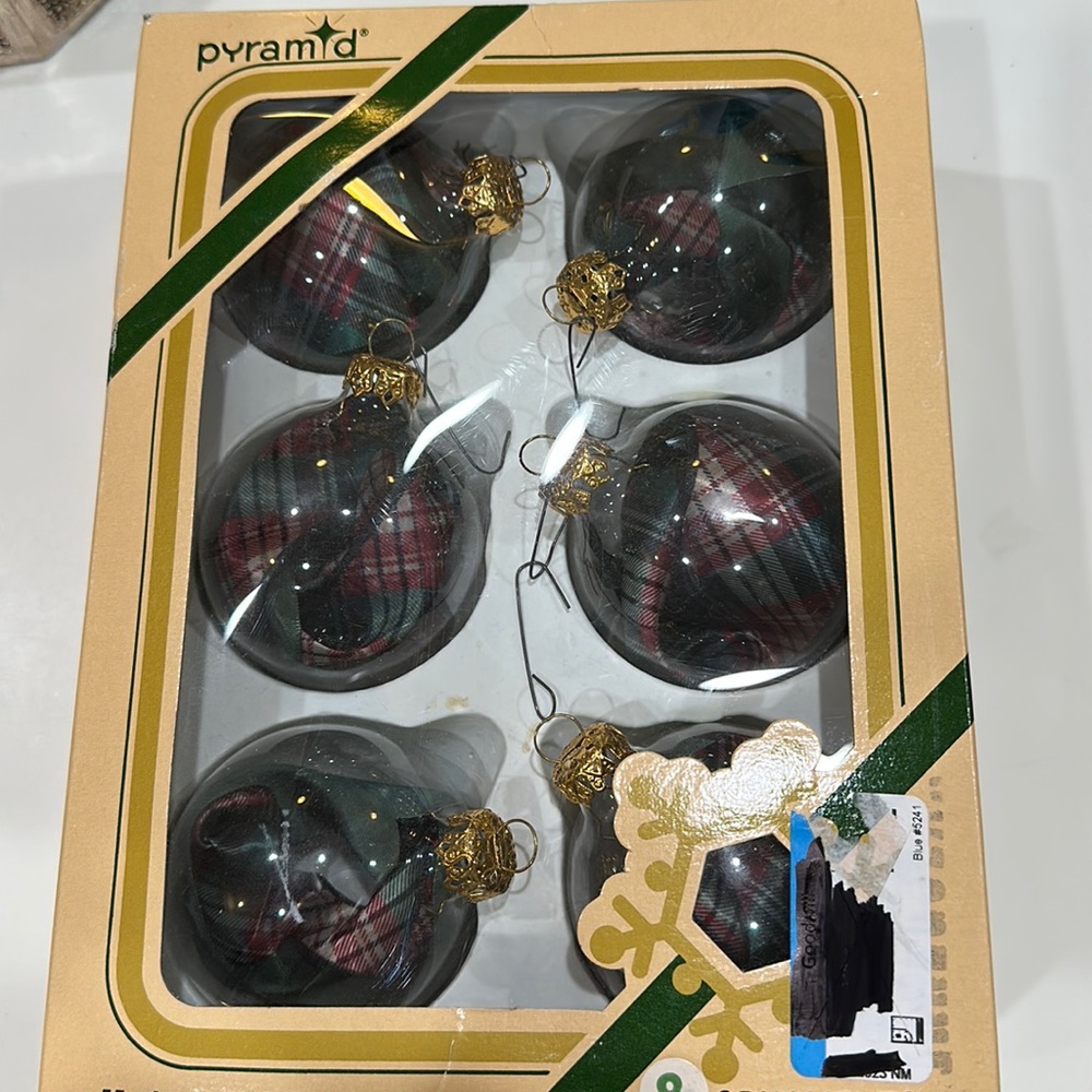 UIB Pyramid Satin Sheen 6 ornaments